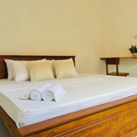 Sea Frame By Walkseylon Bed & Breakfast Hikkaduwa Bagian luar foto