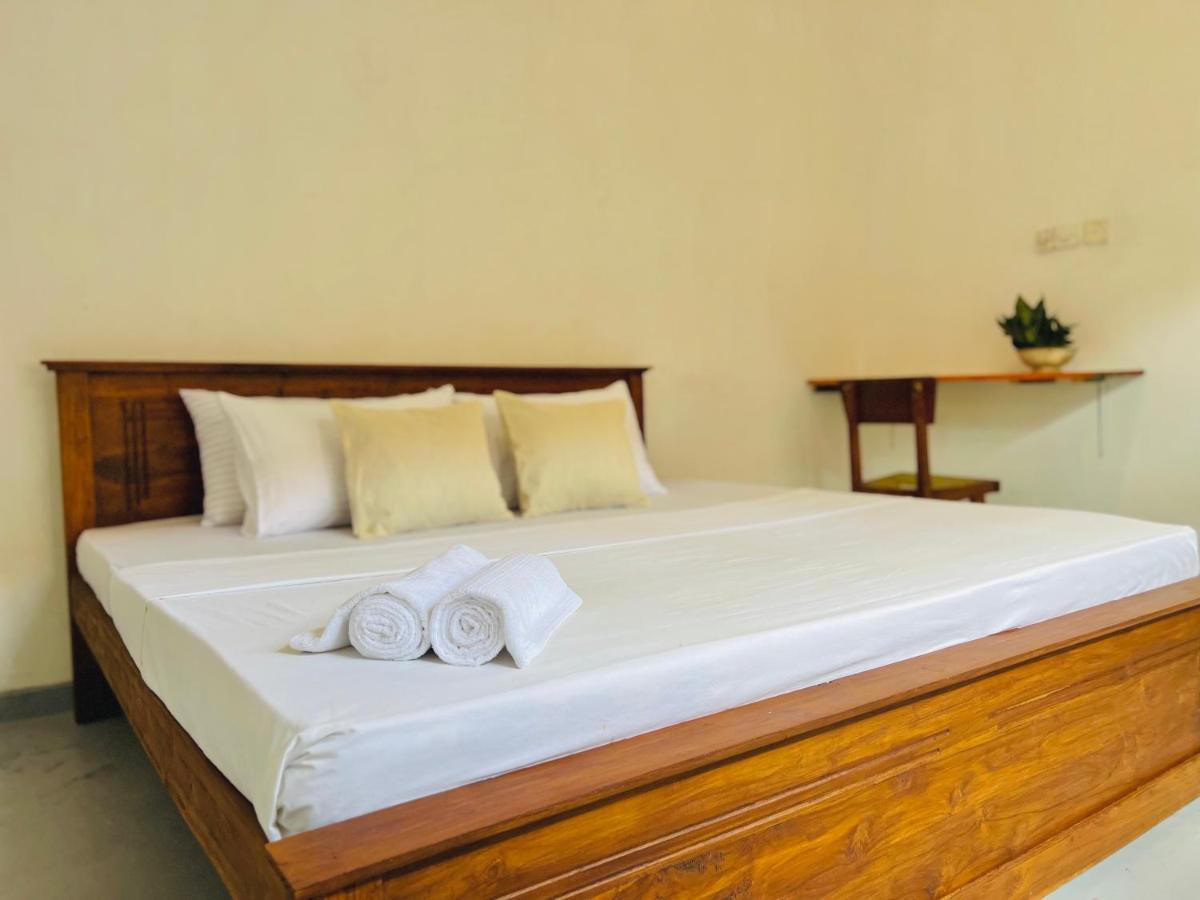 Sea Frame By Walkseylon Bed & Breakfast Hikkaduwa Bagian luar foto