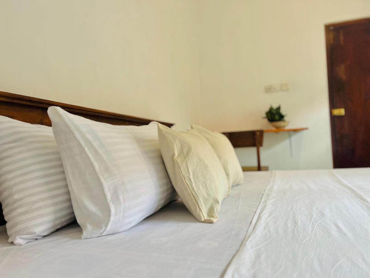 Sea Frame By Walkseylon Bed & Breakfast Hikkaduwa Bagian luar foto