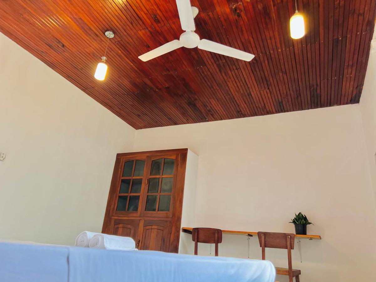Sea Frame By Walkseylon Bed & Breakfast Hikkaduwa Bagian luar foto