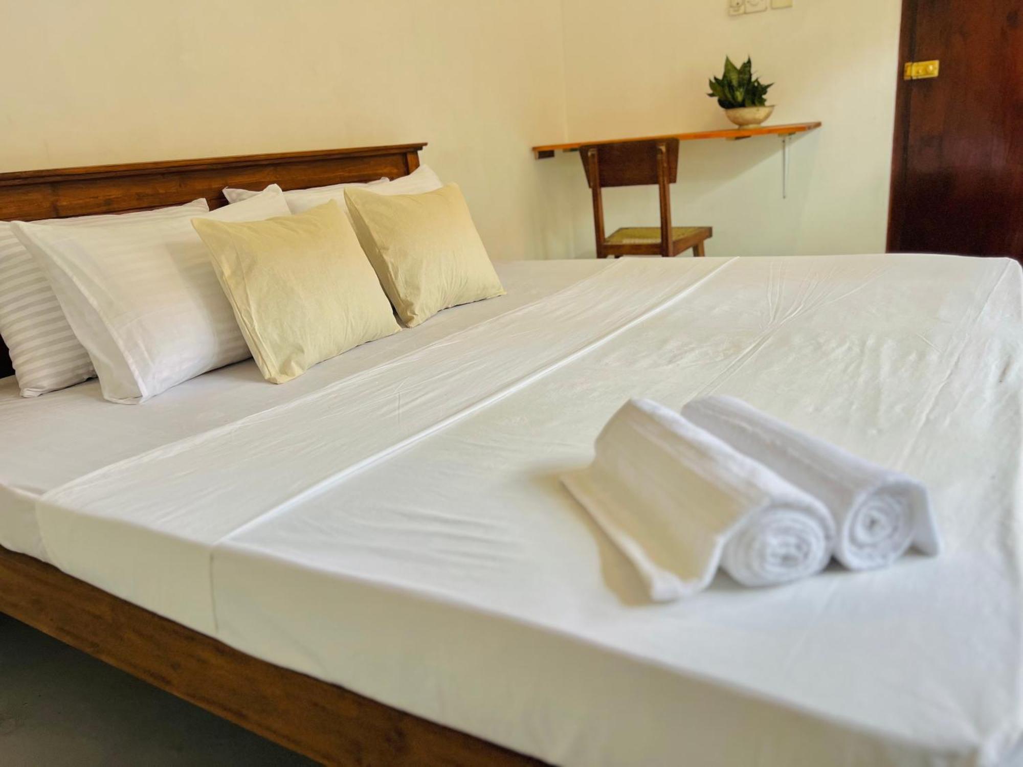Sea Frame By Walkseylon Bed & Breakfast Hikkaduwa Bagian luar foto
