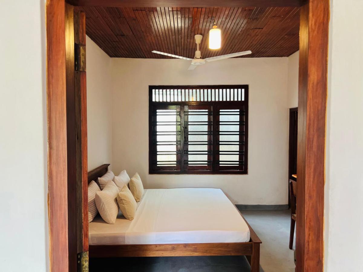 Sea Frame By Walkseylon Bed & Breakfast Hikkaduwa Bagian luar foto